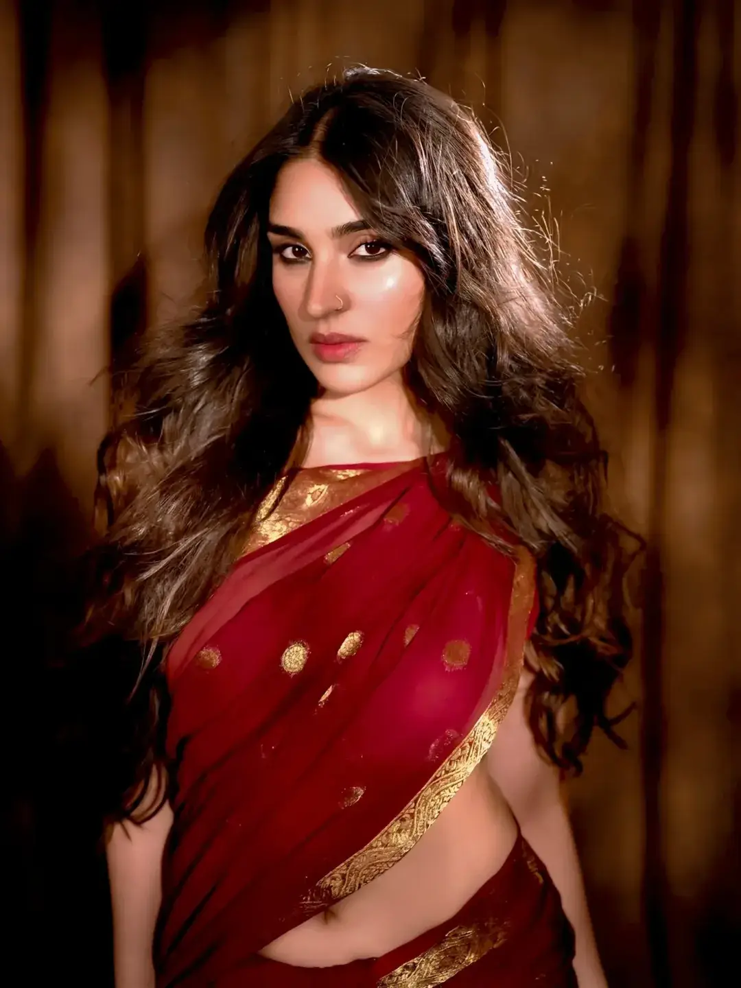 Yukti Thareja is a glamour treat in a topless saree (1)