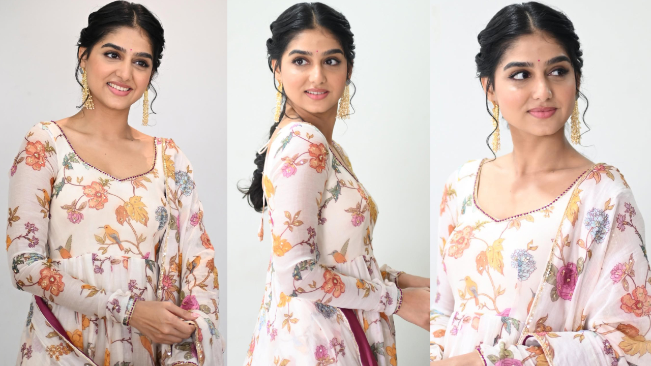 Anaswara Rajan: క్యూట్ స్మైల్ తో కవ్విస్తున్న లేటెస్ట్ బ్యూటీ.. అనశ్వర రాజన్ ఫోటోస్