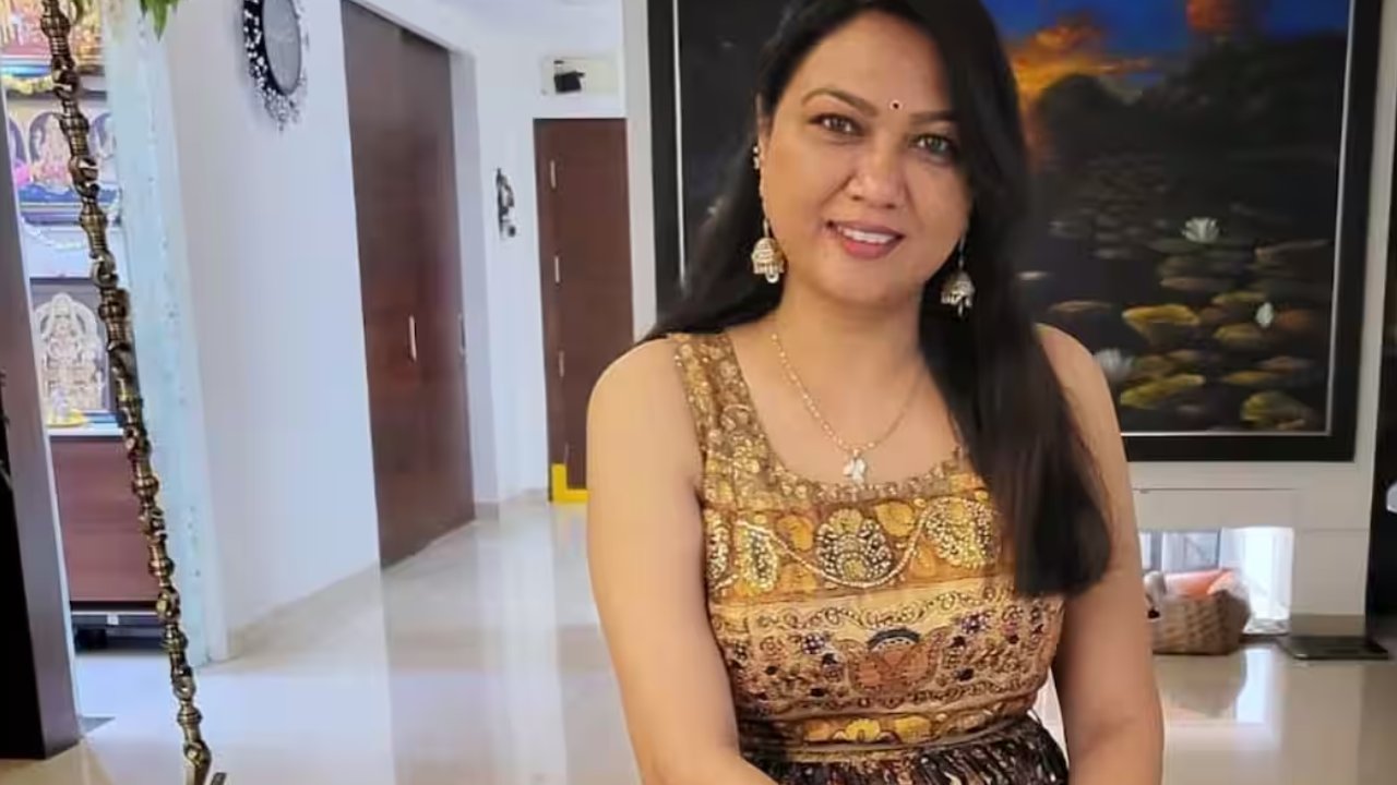 Actress Hema : ఇప్పుడు అమ్మాయిలకే అబ్బాయిలు భయపడుతున్నారు.. కాస్టింగ్ కౌచ్ పై హేమ ఆసక్తికర వ్యాఖ్యలు..