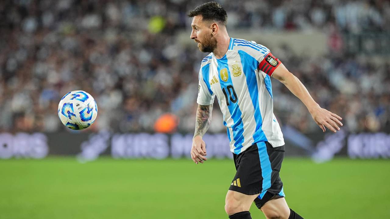 Lionel Messi : లియోనెల్ మెస్సితో ఫొటో దిగాలనుందా..? చాలా కాస్ట్‌లీ గురూ.. రూ.10లక్షలు.. వాళ్లకు మాత్రమే.. కండిషన్స్ అప్లై
