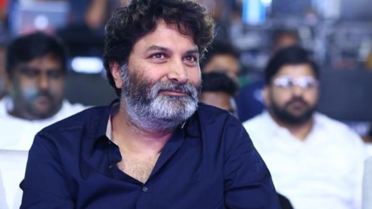 Trivikram Srinivas : నేను సినిమాలకు పనికి రానేమో.. మా అమ్మ ఒళ్ళో తల పెట్టి బాధపడ్డా.. త్రివిక్రమ్ కామెంట్స్ వైరల్..