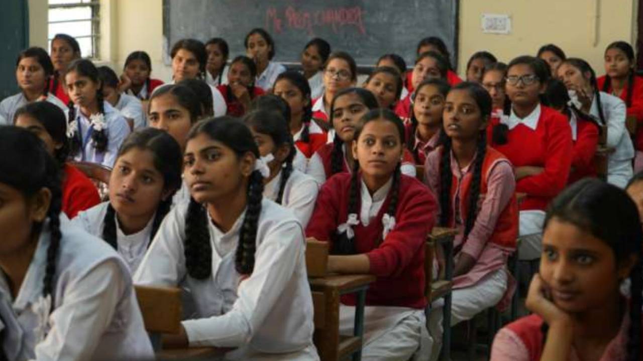 AndhraPradesh : ఏపీలోని విద్యార్థులకు గుడ్‌న్యూస్.. పాఠశాలలు, కళాశాలల్లో చదివేవారికి పూర్తిగా ఉచితం.. మంచి ఛాన్స్