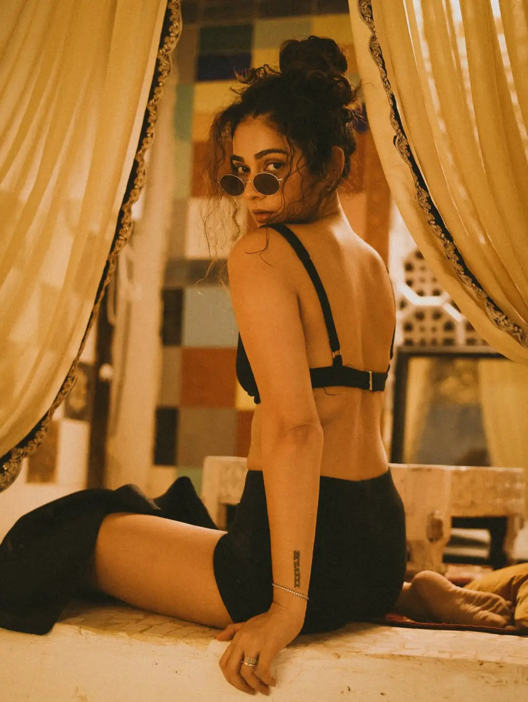 Akanksha Singh latest glamour photos (1)