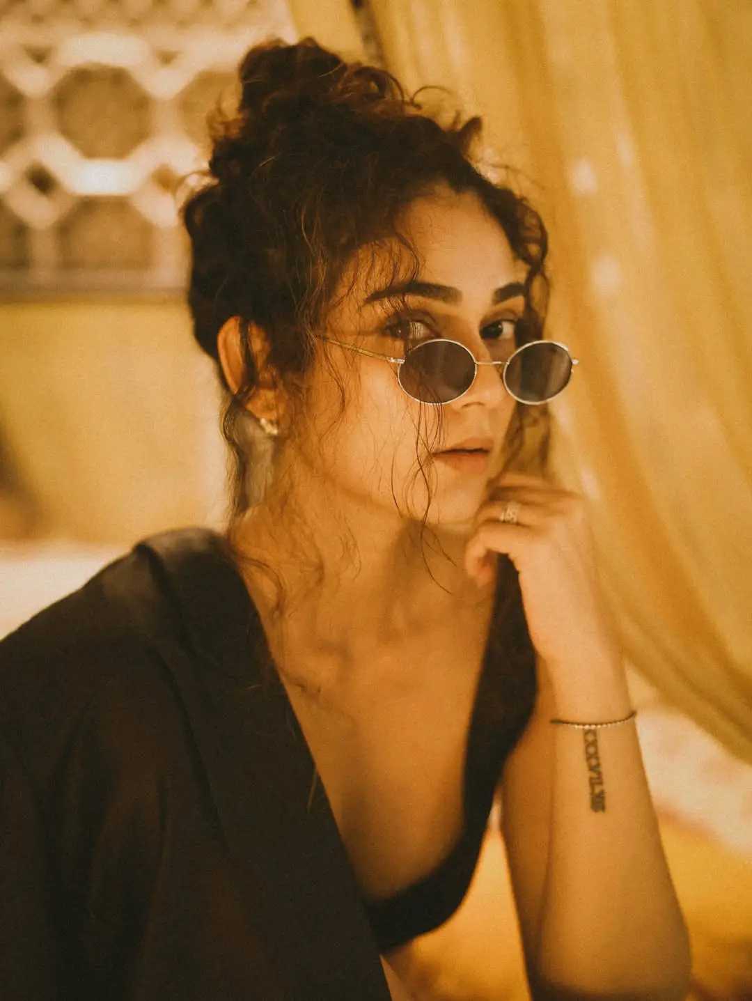 Akanksha Singh latest glamour photos (1)