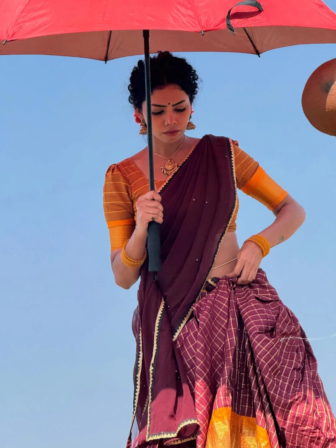 Dhee Show Anala Susmitha Shines in Village Girl Look