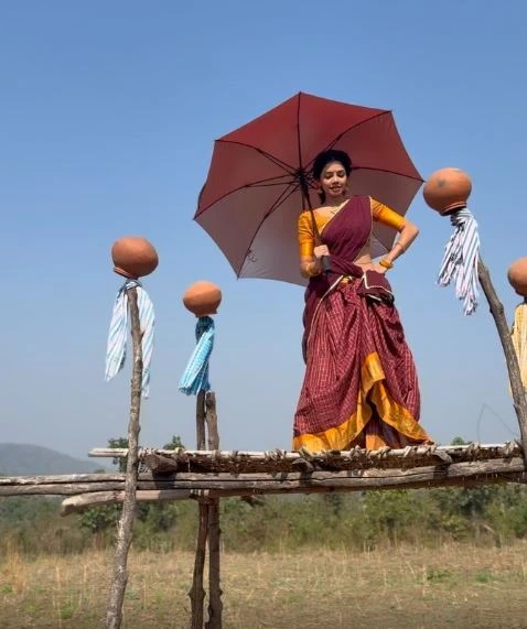 Dhee Show Anala Susmitha Shines in Village Girl Look