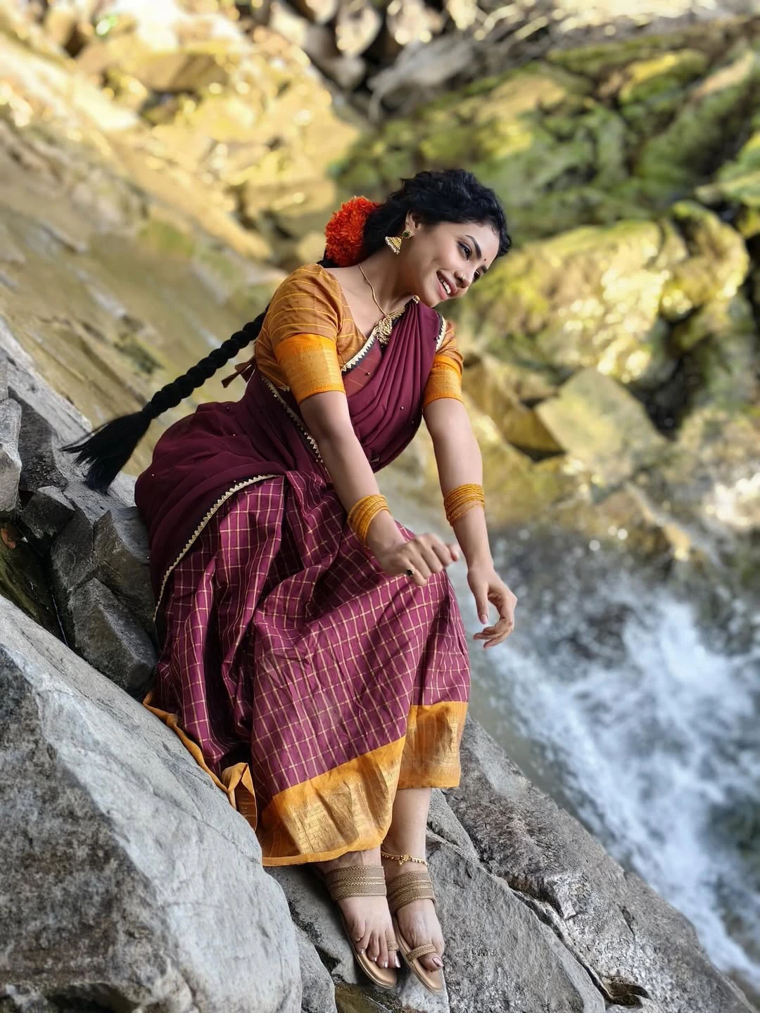 Dhee Show Anala Susmitha Shines in Village Girl Look