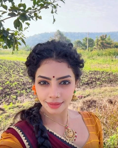 Dhee Show Anala Susmitha Shines in Village Girl Look