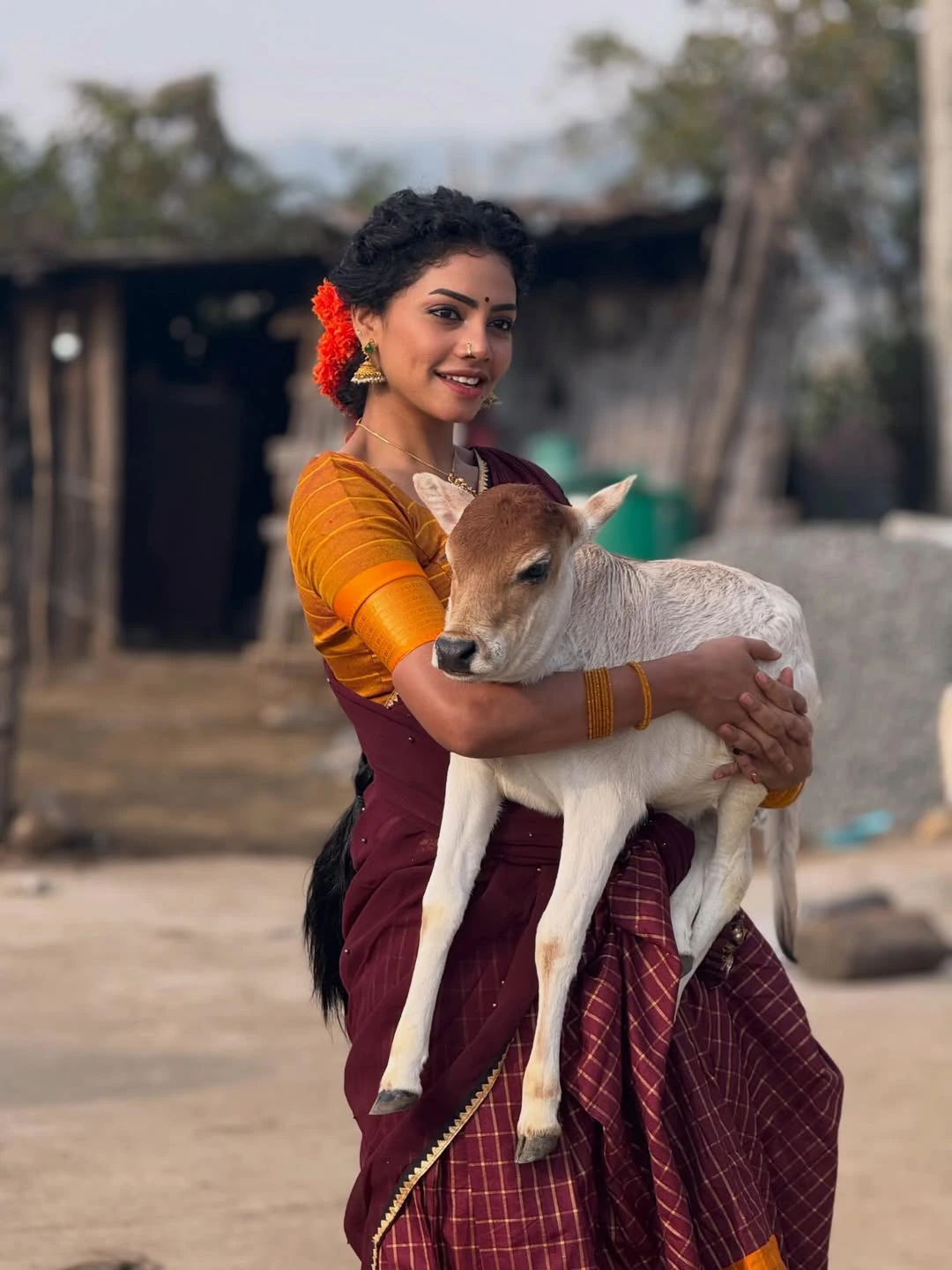 Dhee Show Anala Susmitha Shines in Village Girl Look