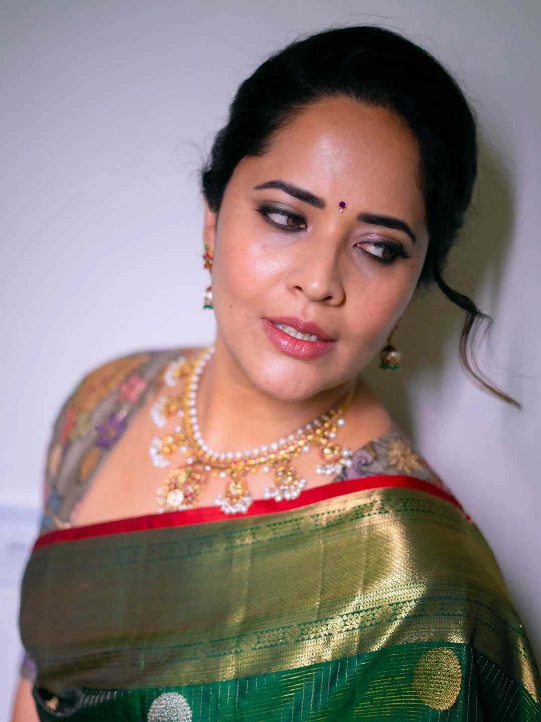 Anasuya Bharadwaj Stunning Looks in Saree