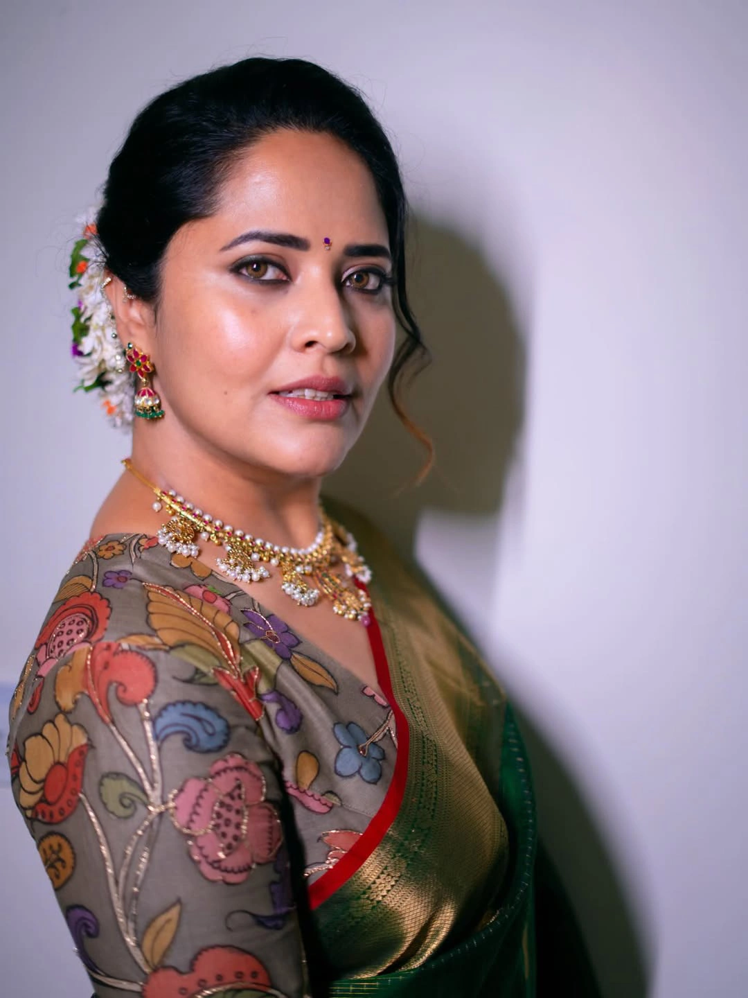 Anasuya Bharadwaj Stunning Looks in Saree