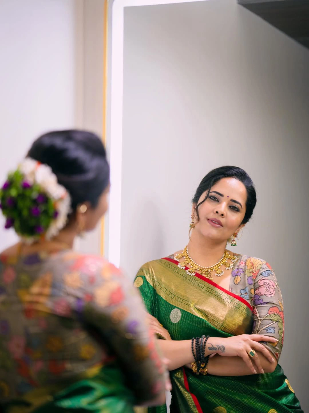 Anasuya Bharadwaj Stunning Looks in Saree