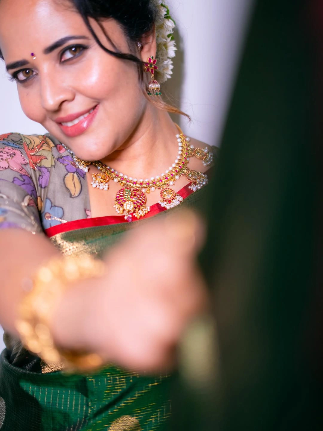 Anasuya Bharadwaj Stunning Looks in Saree