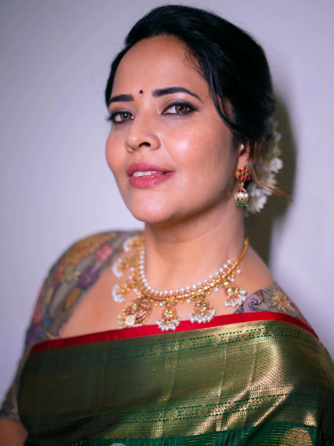 Anasuya Bharadwaj Stunning Looks in Saree