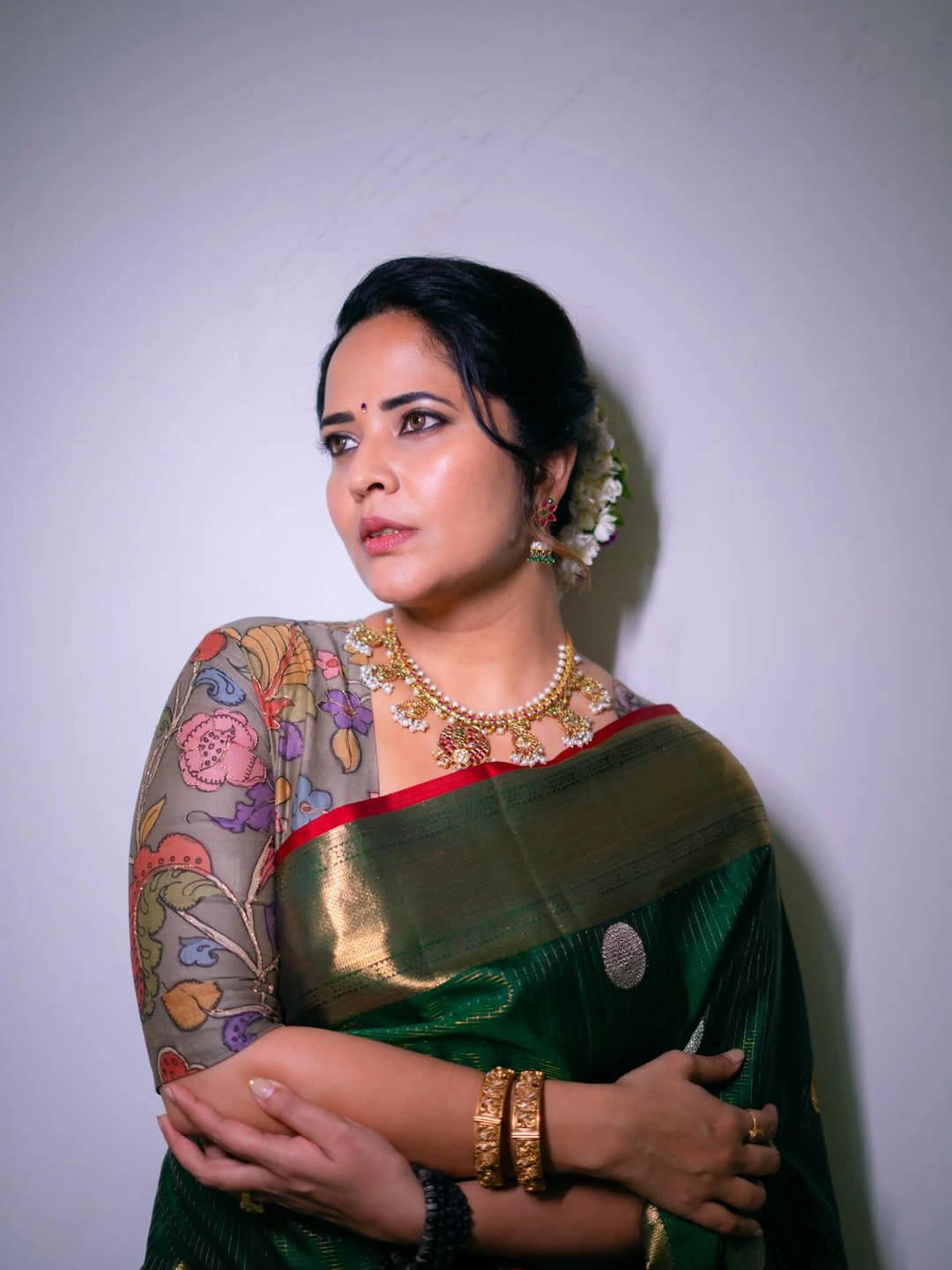Anasuya Bharadwaj Stunning Looks in Saree