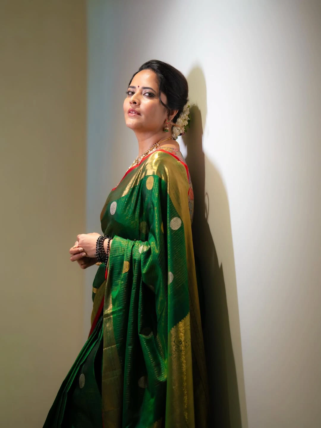 Anasuya Bharadwaj Stunning Looks in Saree