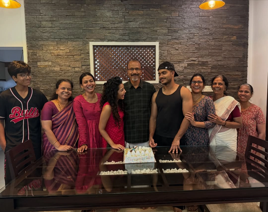 Anupama Parameswaran Celebrates her Father 60th Birthday Celebrations