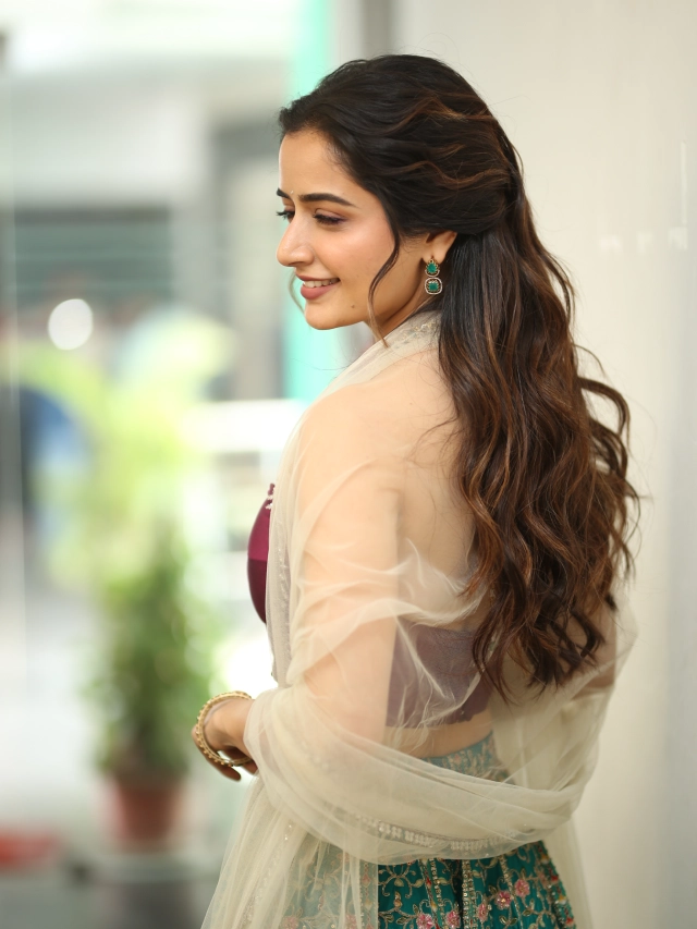 Ashika Ranganath Dimple Hayathi Shines in Bhartha Mahasayulaku Wignyapthi Promotions