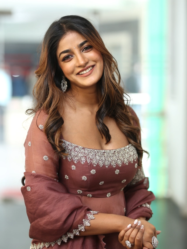 Ashika Ranganath Dimple Hayathi Shines in Bhartha Mahasayulaku Wignyapthi Promotions