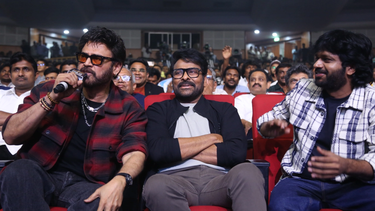Chiranjeevi Venkatesh Enjoying in Mana Shankaravaraprasad Garu Pre Release Event