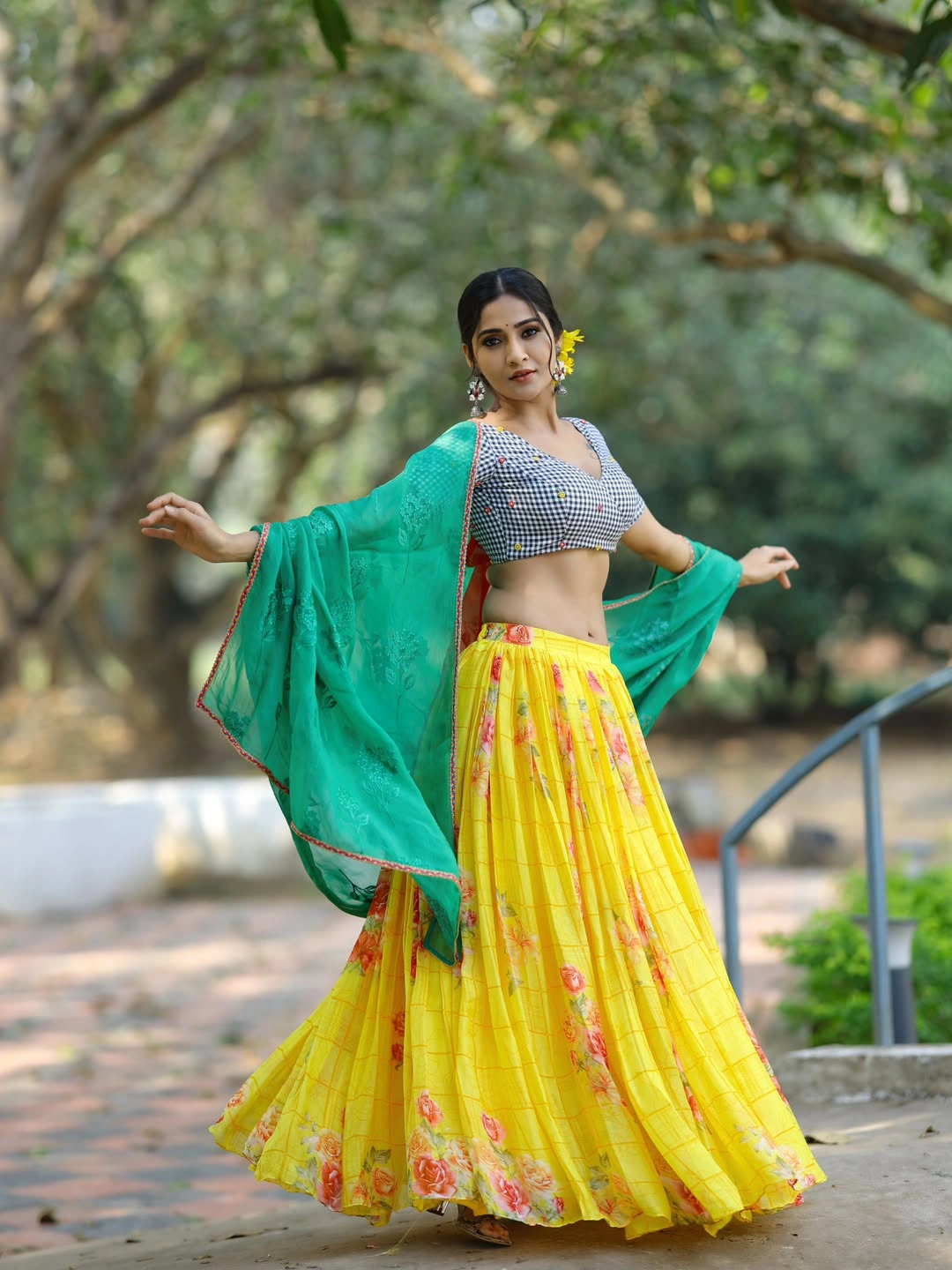 Gayathri Simhadri Karthika Deepam Serial Artist Photos