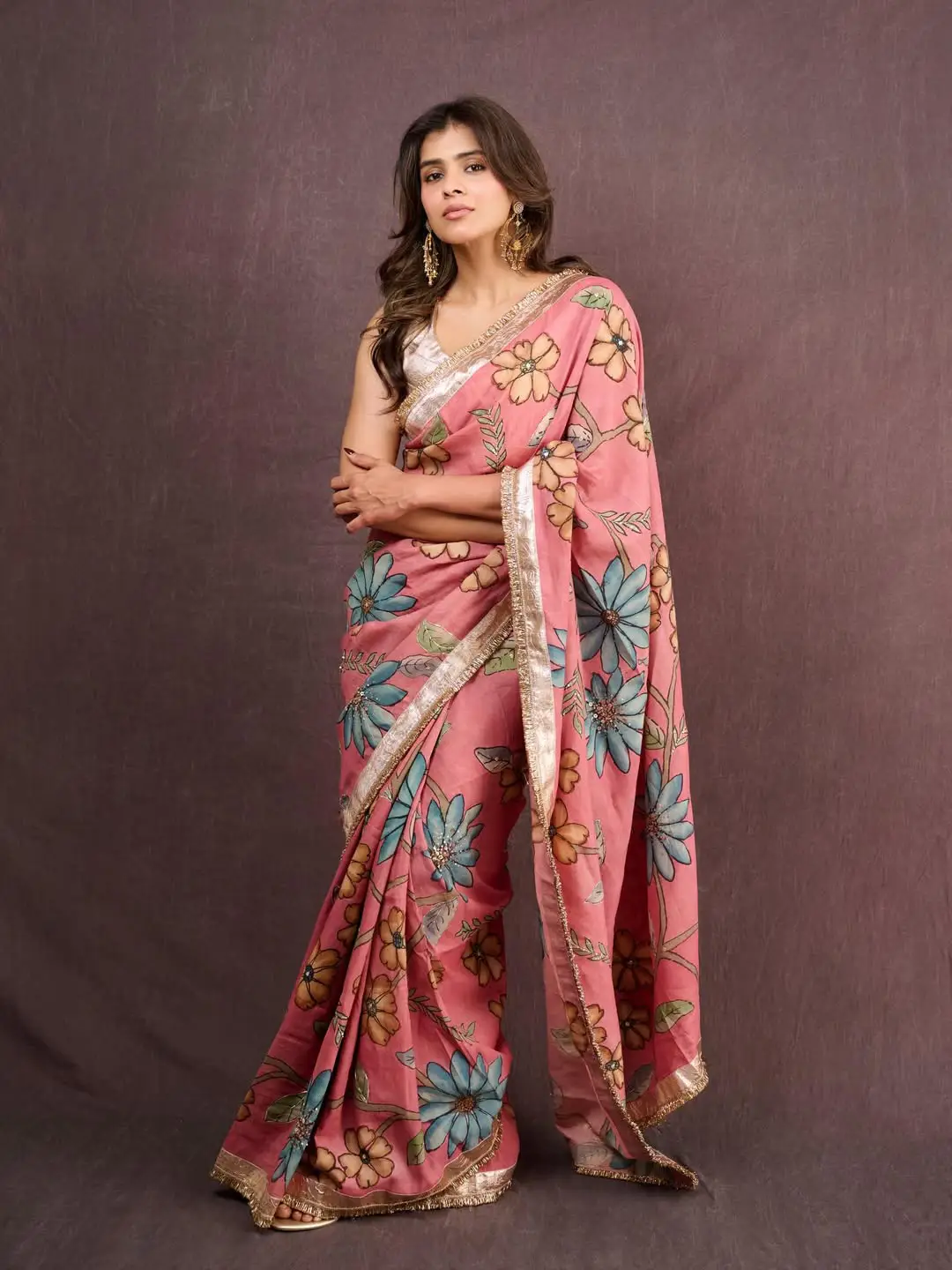 Hebah Patel latest glamorous photos (1)