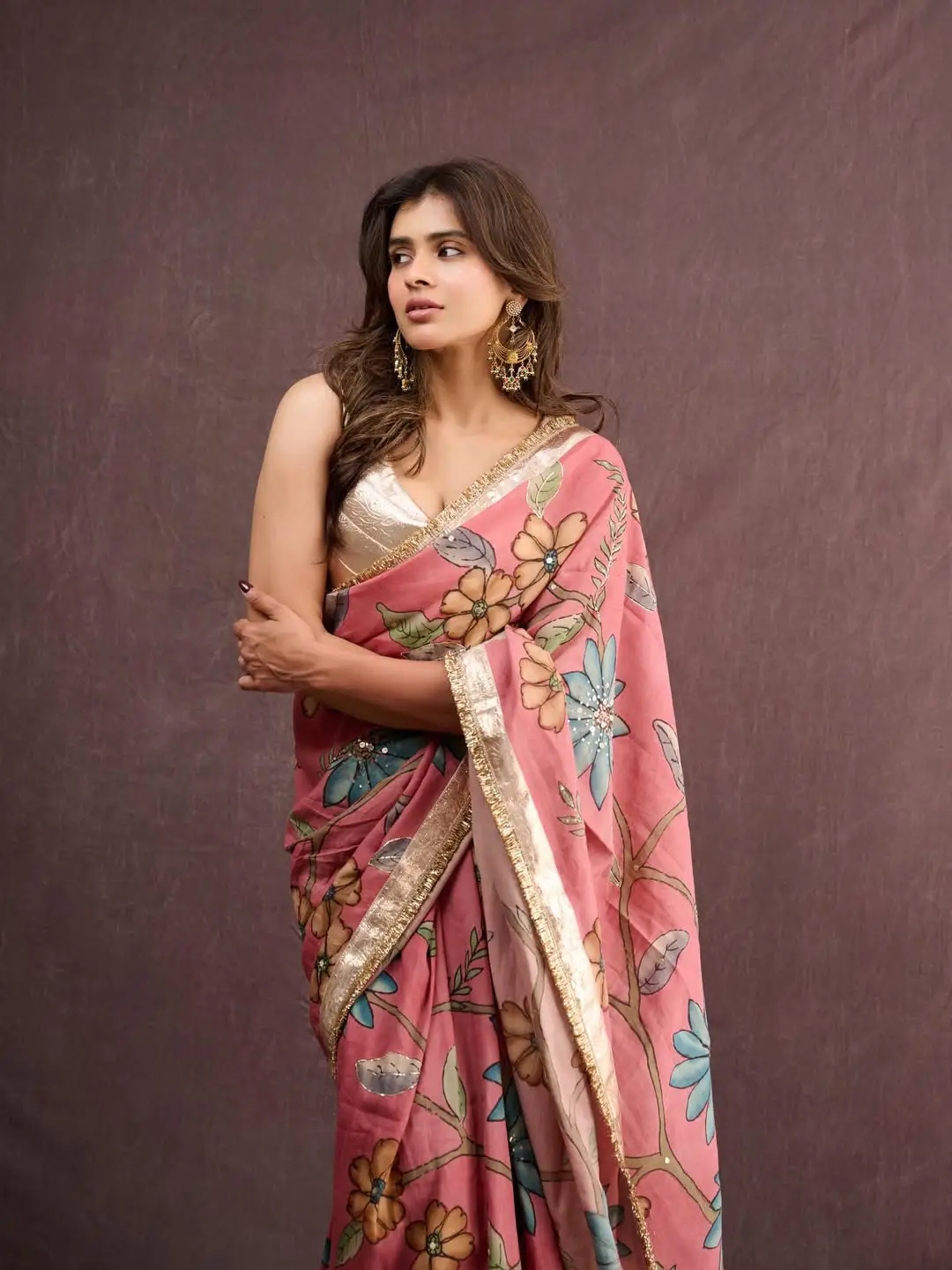 Hebah Patel latest glamorous photos (1)