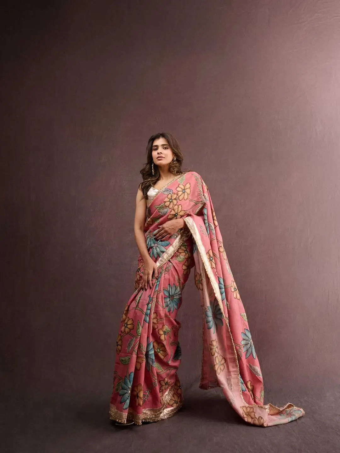 Hebah Patel latest glamorous photos (1)