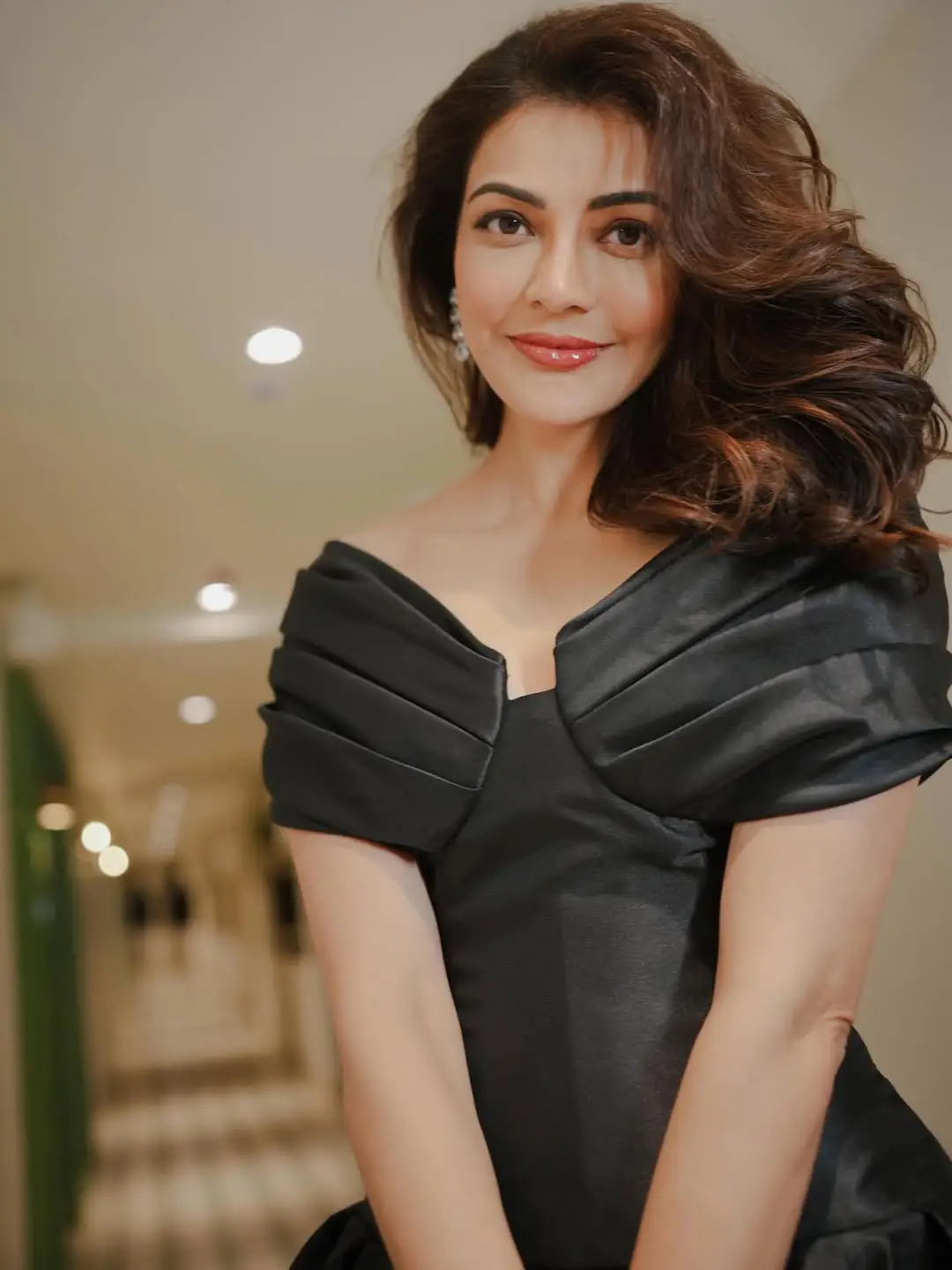 Kajal agarwal stunning looks in black dress. (1)