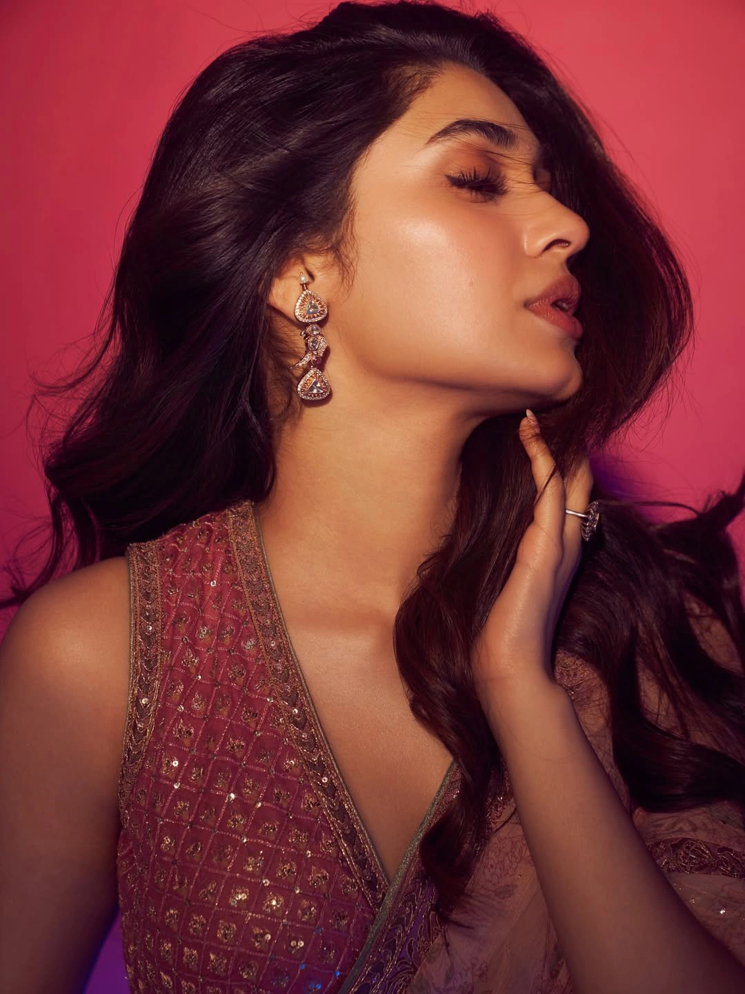 Krithi Shetty Sizzling Photos in Saree