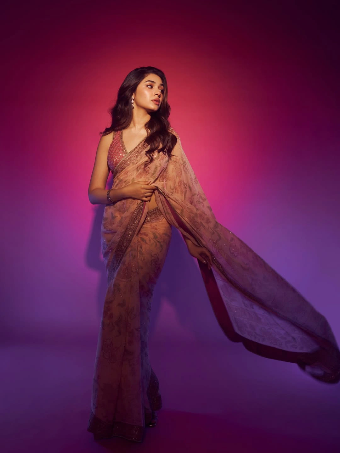 Krithi Shetty Sizzling Photos in Saree