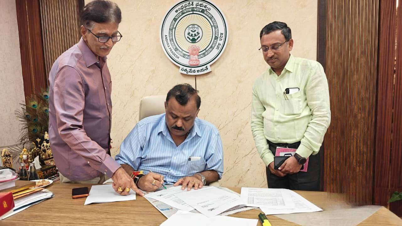 AP Government : న్యూఇయర్ వేళ ఏపీ ప్రజలకు అదిరిపోయే గుడ్‌న్యూస్.. ఇక దర్జాగా ఆ భూములు అమ్ముకోవచ్చు