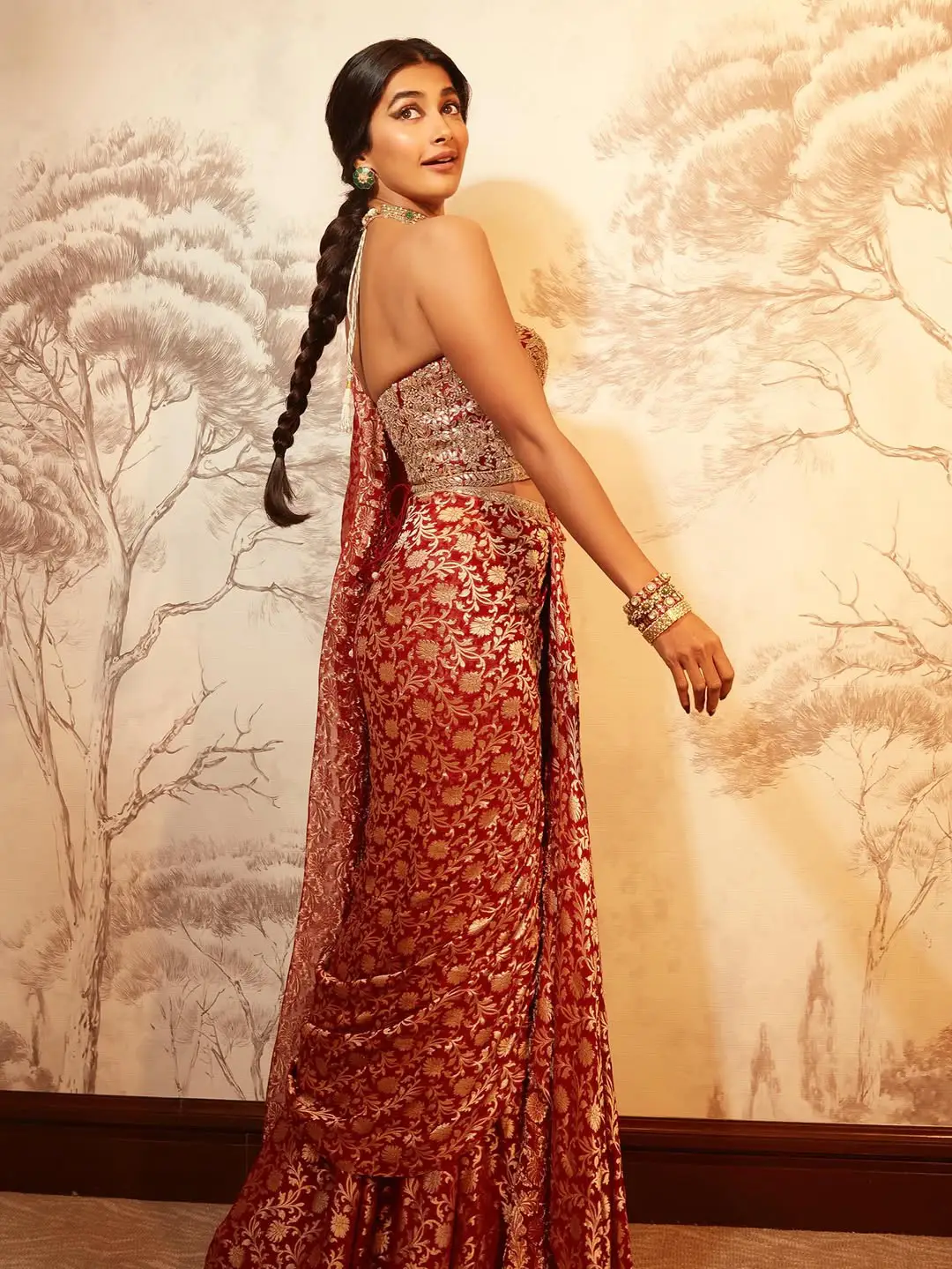 Pooja Hegde latest glamour photos (1)