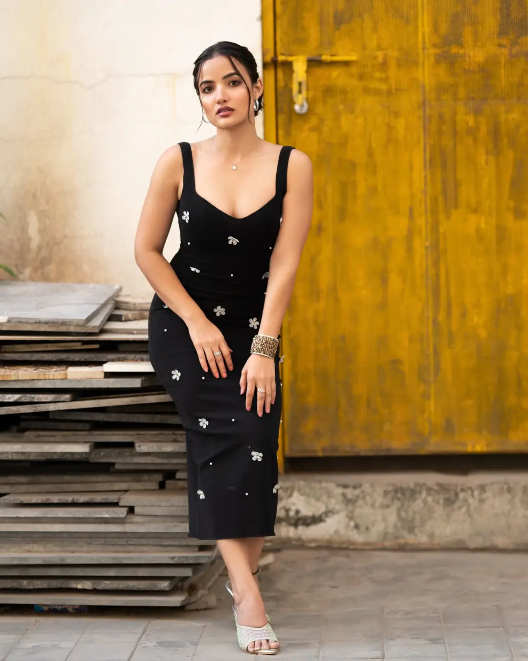 Siri Hanumanth latest glamour photos (1)