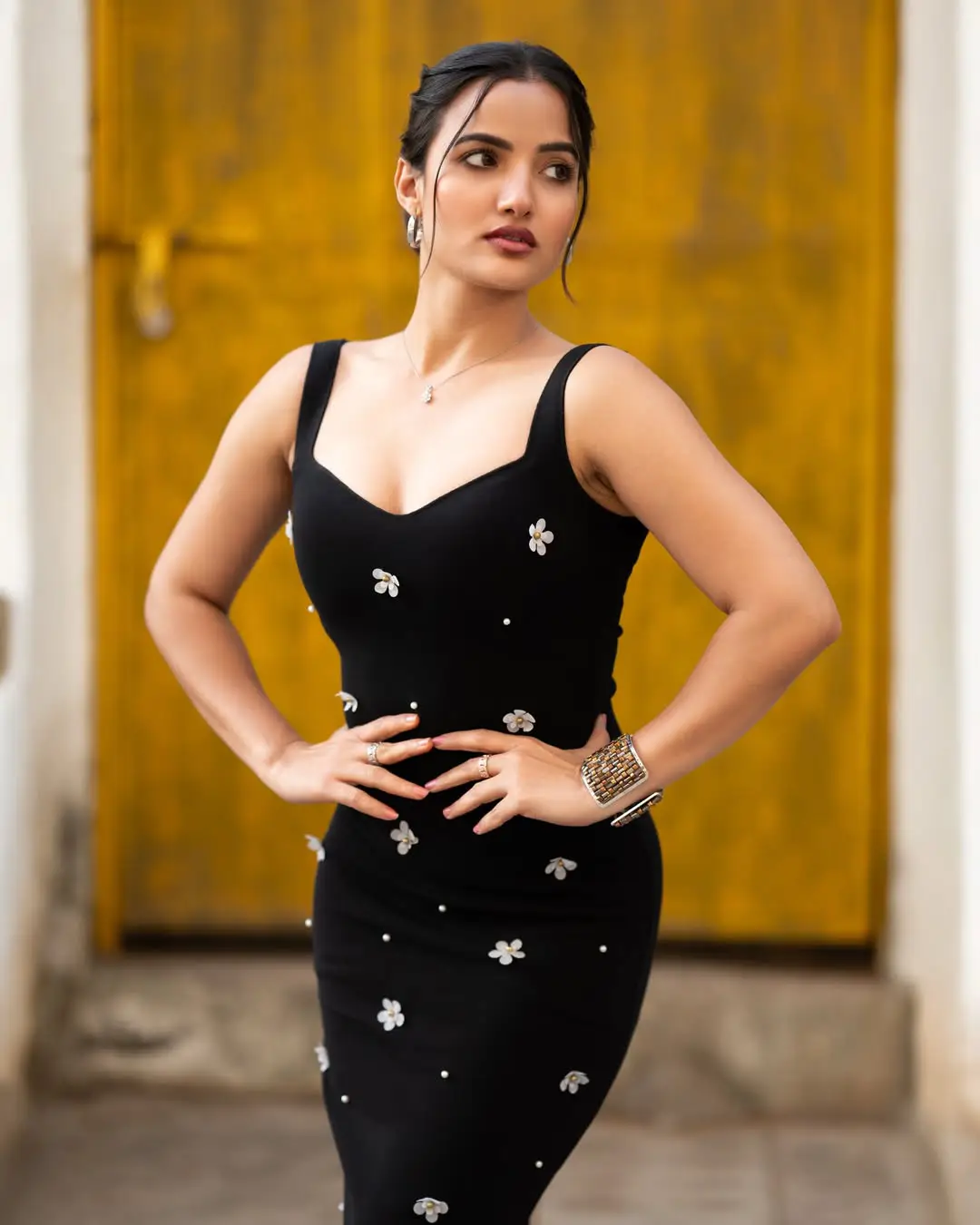 Siri Hanumanth latest glamour photos (1)