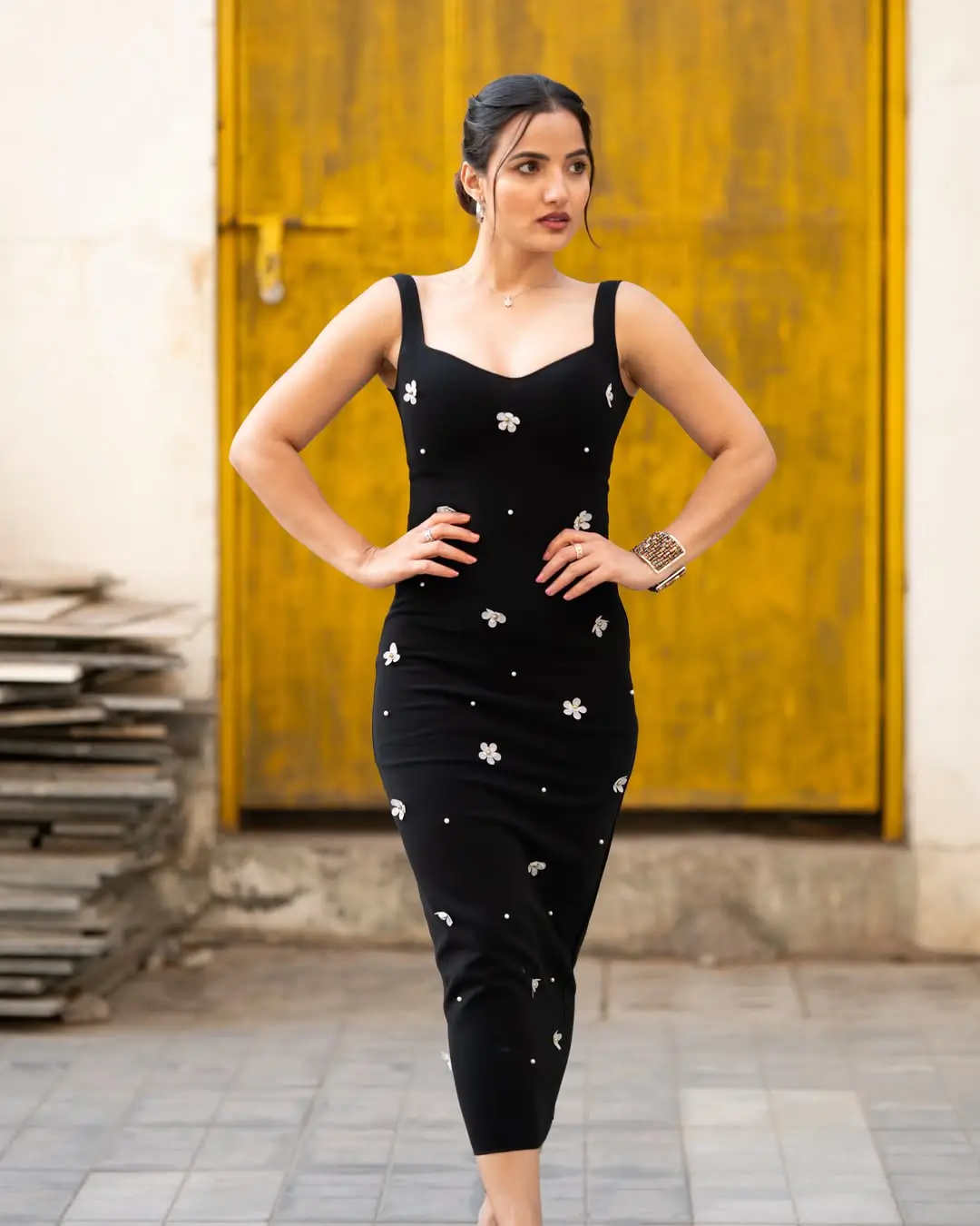 Siri Hanumanth latest glamour photos (1)