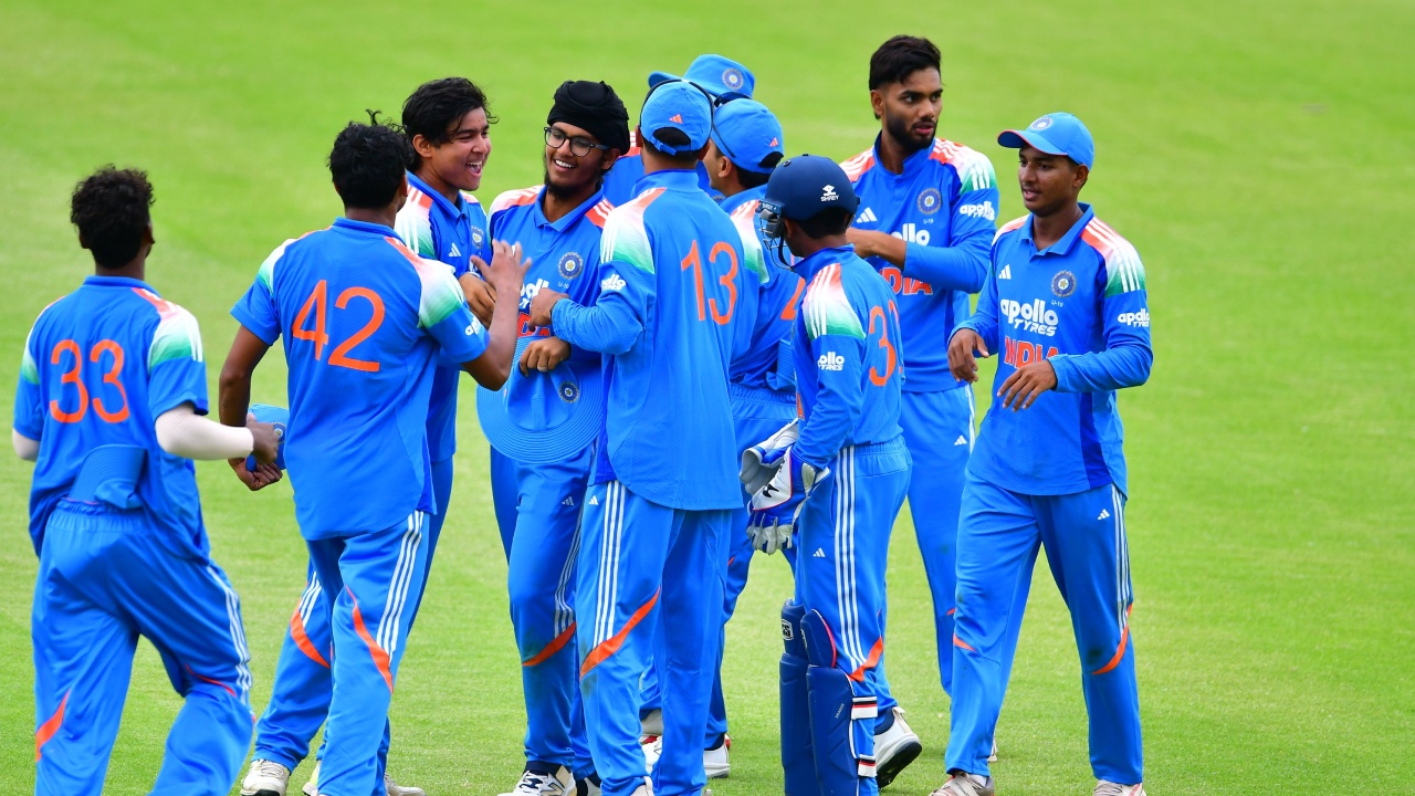 IND U-19 vs SA U 19 : విజృంభించిన బౌల‌ర్లు.. టీమ్ఇండియా టార్గెట్ ఎంతంటే?