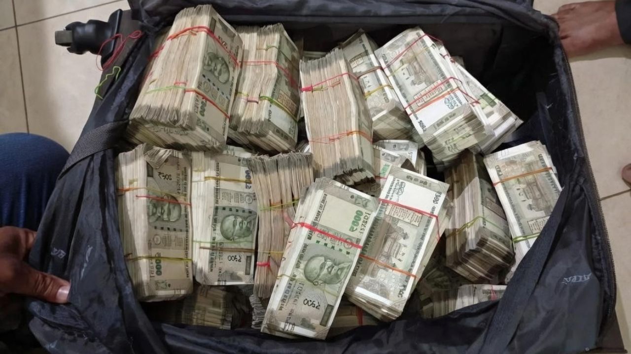 టెక్నికల్ ఇష్యూ వల్ల ఇతడి ఖాతాలో రూ.40 కోట్లు వచ్చిపడ్డాయ్‌.. వాటితో ఎంత సంపాదించాడు? చివరకు సంపాదించిందంతా..