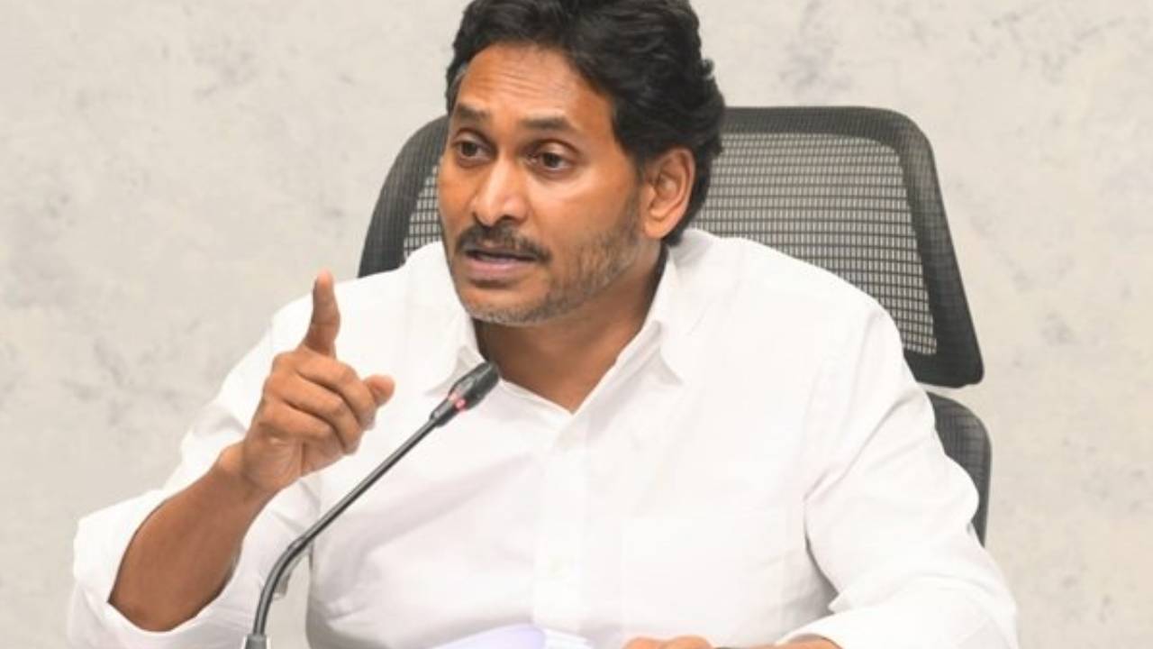 YS Jagan : భోగాపురం క్రెడిట్ చోరీకి చంద్రబాబు పడరానిపాట్లు.. ఏం చేశారని అతనికి క్రెడిట్ ఇవ్వాలి.. అంతా చేసింది మేమే..