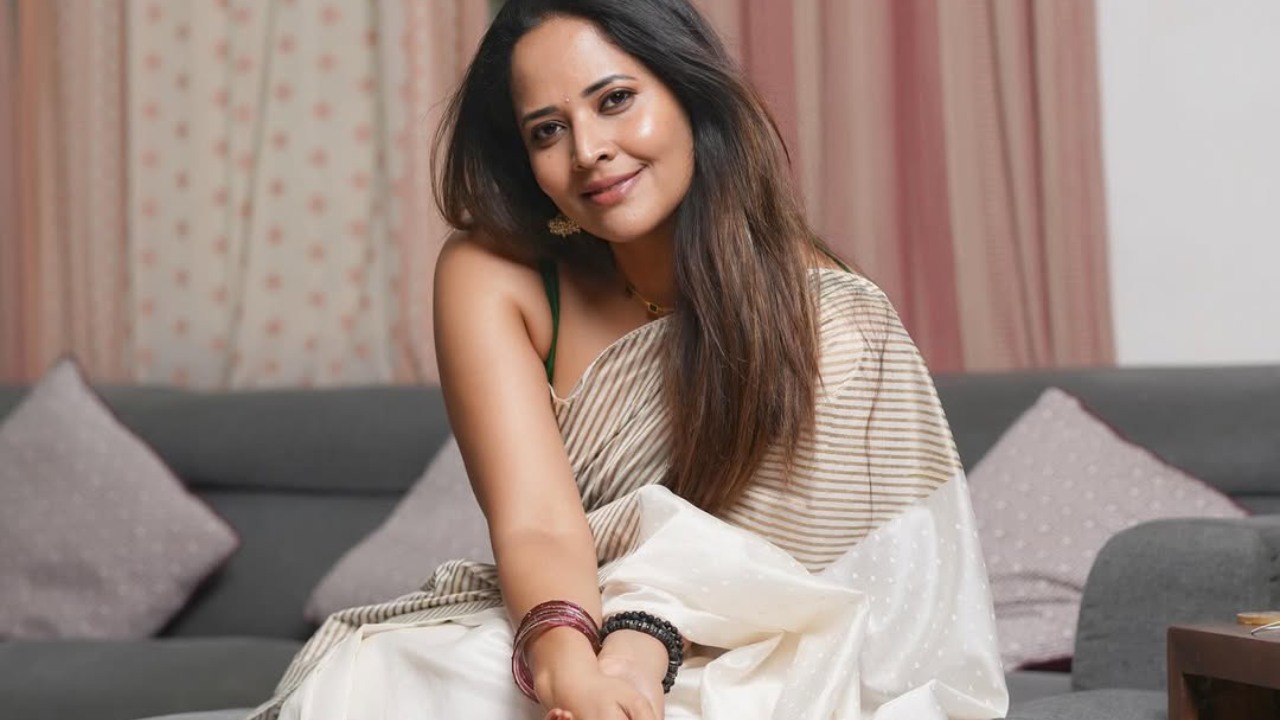 Anasuya : పాపం బాగా ఫీల్ అయినట్టు ఉంది అనసూయ.. వాళ్లంతా హీరోయిన్స్ కాదట..