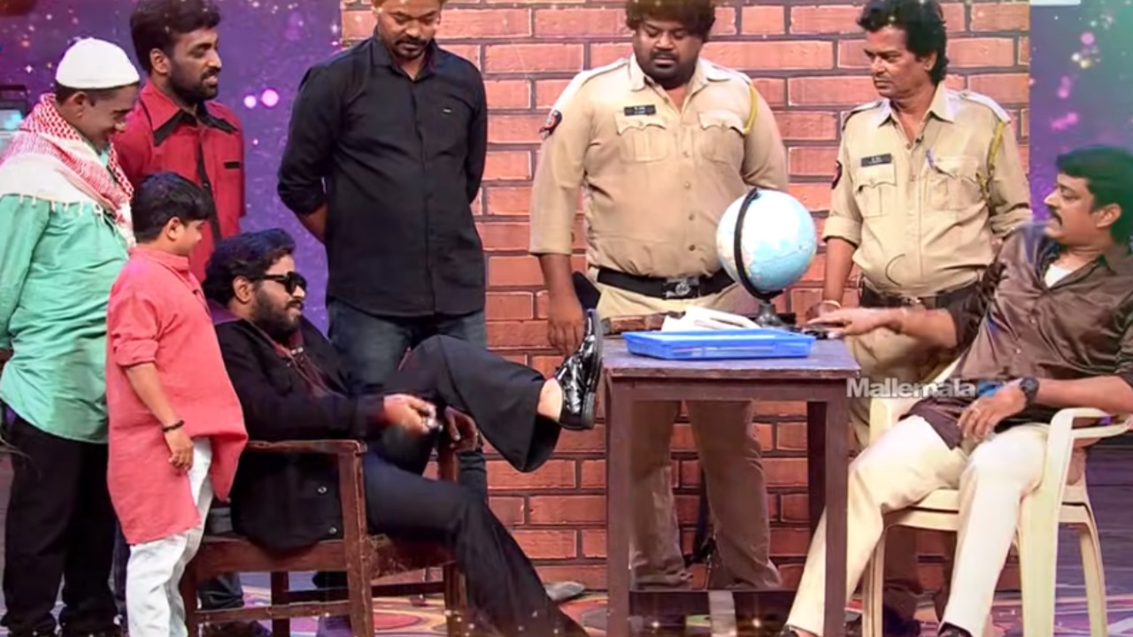 Hyper Aadi : నాగబాబు ముందే.. పవన్ కళ్యాణ్ OG గెటప్ లో హైపర్ ఆది హడావిడి.. ప్రోమో వైరల్..