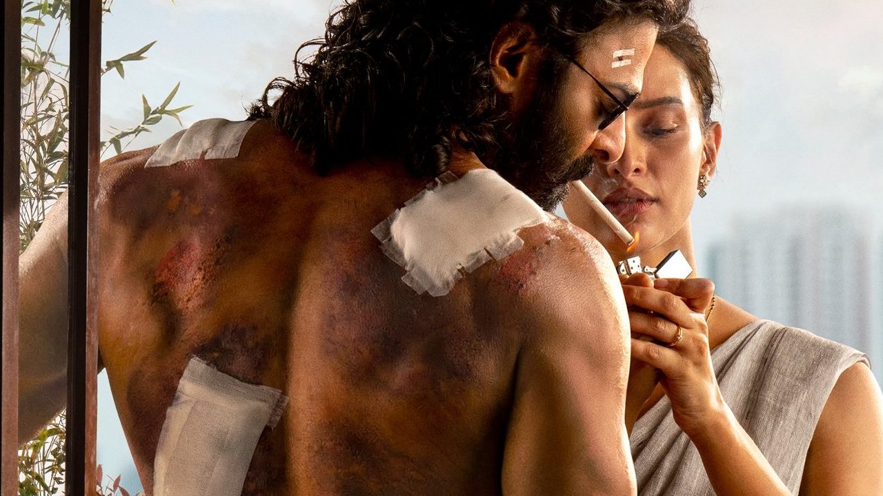 Prabhas : ప్రభాస్ ఘాటు రొమాన్స్, నాటు యాక్షన్.. హీరోయిన్ తో లిప్ కిస్..? సిక్స్ ప్యాక్ తో ఫ్యాన్స్ కి ఫుల్ మీల్స్..