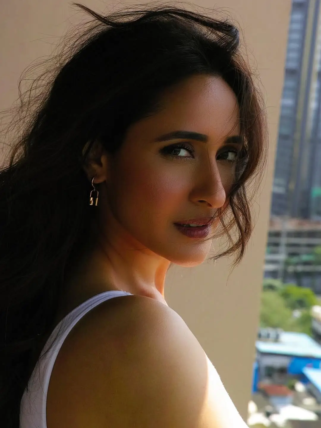 pragya jaiswal latest glamour photos (1)